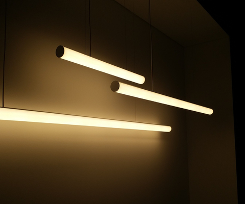 la protuberancia lechosa de la cubierta de la PC de 60m m suspendió el perfil de aluminio llevado para la iluminación del techo