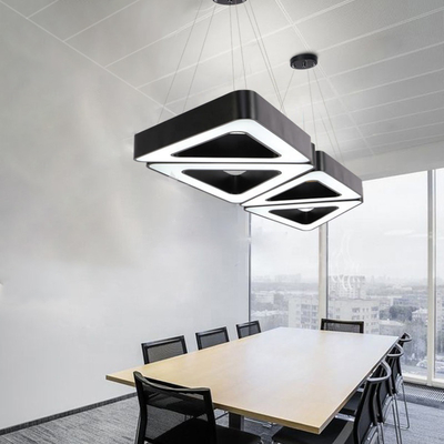 Luces lineares galvanizadas negras del LED, OEM de iluminación pendiente linear industrial del triángulo
