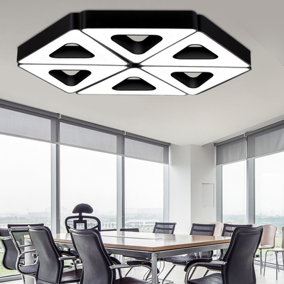 Luces lineares galvanizadas negras del LED, OEM de iluminación pendiente linear industrial del triángulo